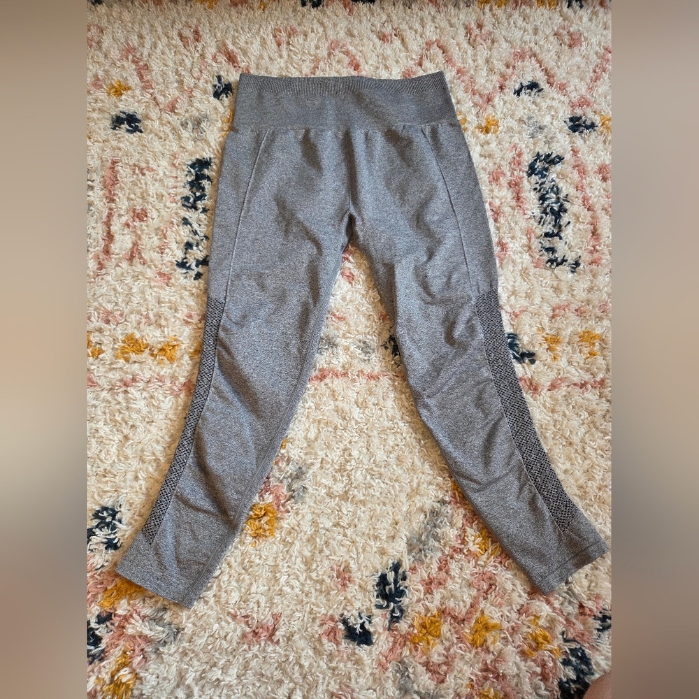 Fabletics Seamless Sync High Waisted Perforated 7/8 Leggings Gray Size Large